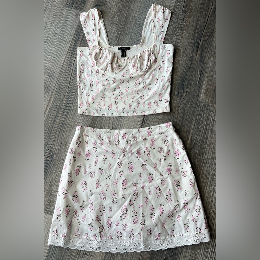 Forever 21 Two-Piece Skort Set with Pink Flowers. Size Medium.